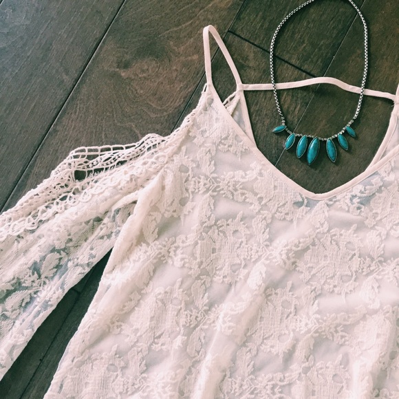 ASTR Cream Lace Bell Sleeve Top - Size XS - Picture 2 of 6